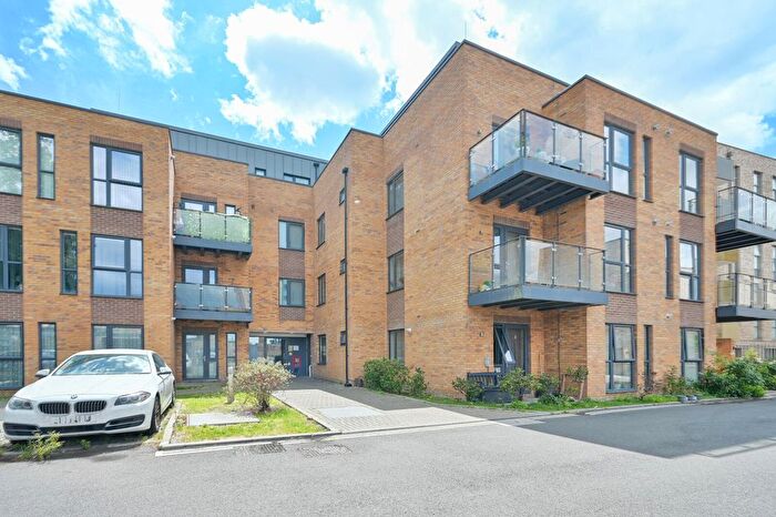 1 Bedroom Flat To Rent In Dominion Court, Hounslow, TW3