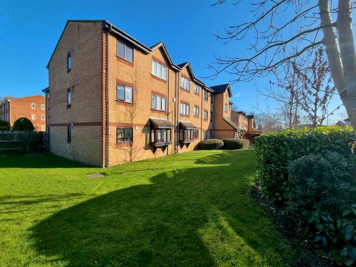 1 Bedroom Studio Flat To Rent In Balmoral Road Watford, WD24