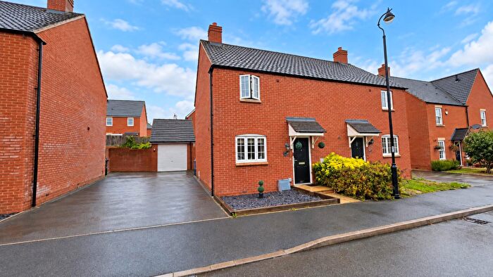 3 Bedroom Semi-Detached House For Sale In Glebe Road, Roade, Northampton, NN7
