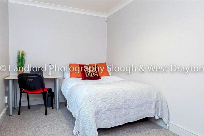 1 Bedroom Property To Rent In Park Barn East, Guildford, Surrey, GU2