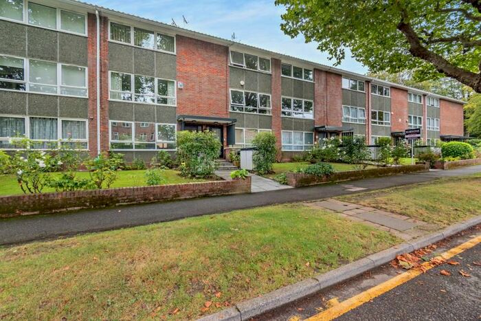 3 Bedroom Flat To Rent In Main Avenue, Moor Park Estate, Northwood, HA6