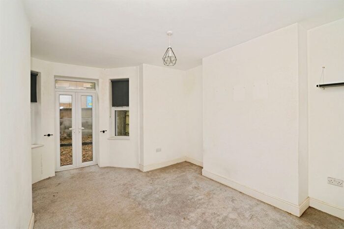 2 Bedroom Flat For Sale In Devonshire Road, Hastings, TN34