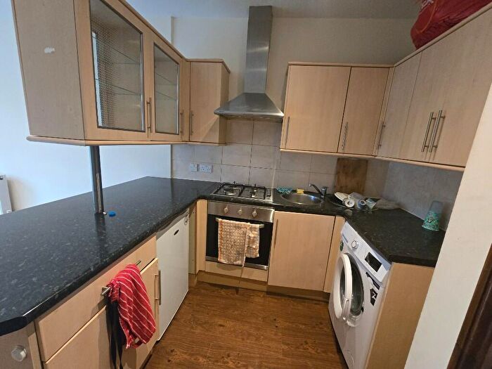 2 Bedroom Flat To Rent In Hendon Way, London, NW2