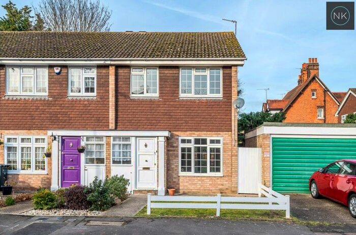 3 Bedroom Terraced House To Rent In Avon Way, South Woodford, London E18