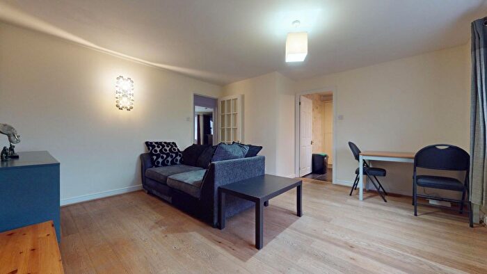 2 Bedroom Flat To Rent In Elderfield Place, London, SW17