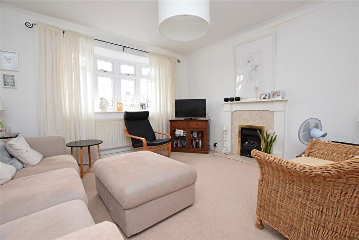 2 Bedroom Maisonette To Rent In Station Road, Gidea Park, Romford, RM2