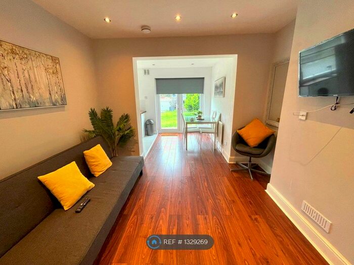 1 Bedroom Flat To Rent In Hazeltree Road, Watford, WD24