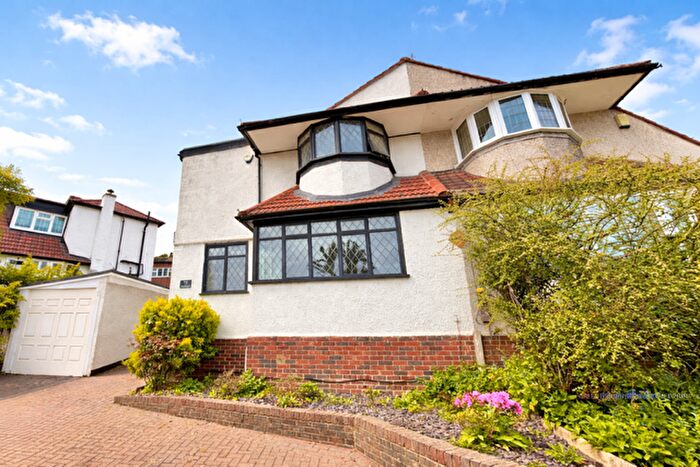 4 Bedroom Semi Detached House For Sale In Ridgeway Drive, Bromley, BR1