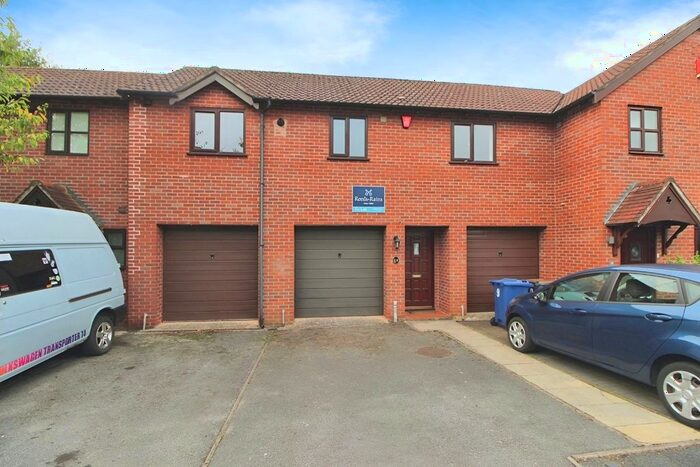 2 Bedroom Flat To Rent In Castle Keep Mews, Newcastle, Staffordshire, ST5