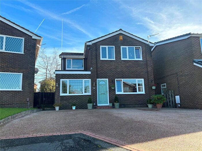 4 Bedroom Detached House For Sale In Causewood Close, Moorside, Oldham, OL4
