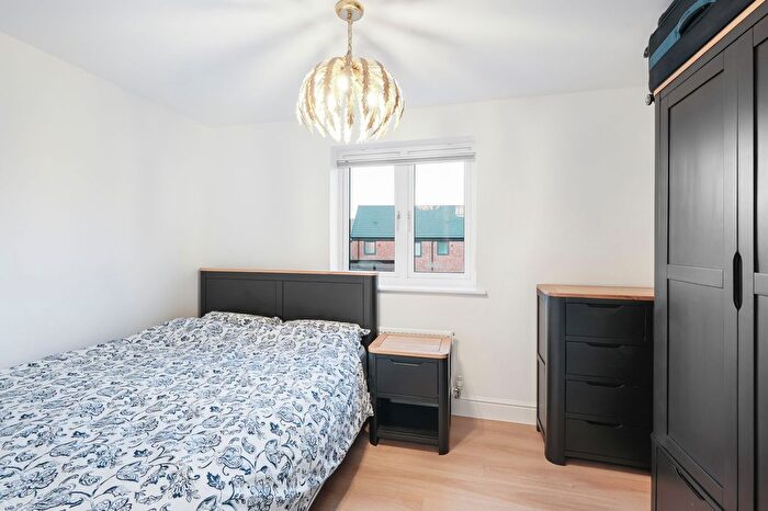 3 Bedroom End Of Terrace House For Sale In Handford Crescent, Shirley, B90