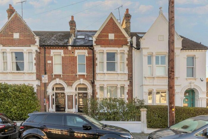 5 Bedroom Semi-Detached House To Rent In Mount Ephraim Road, London, SW16