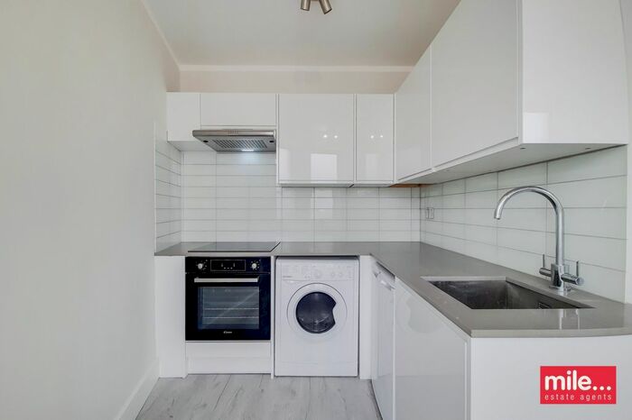 Studio To Rent In North End Road, London, NW11