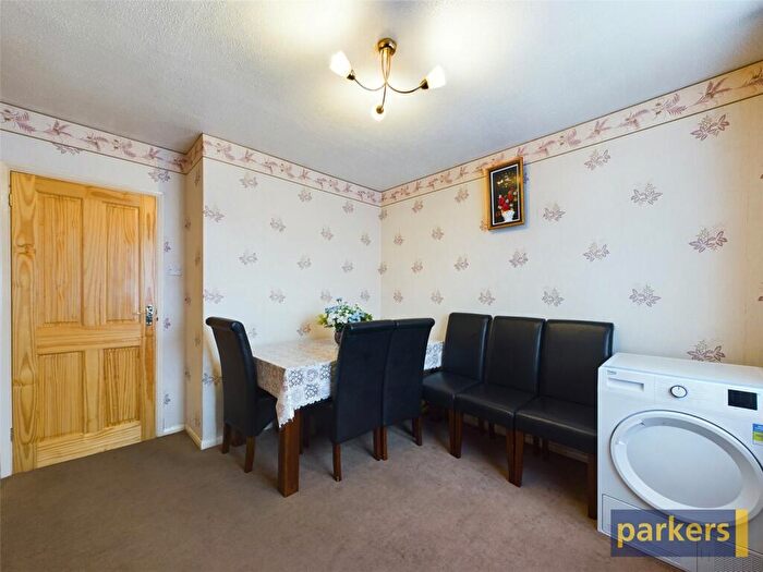 3 Bedroom Terraced House For Sale In Shinfield Road, Reading, Berkshire, RG2