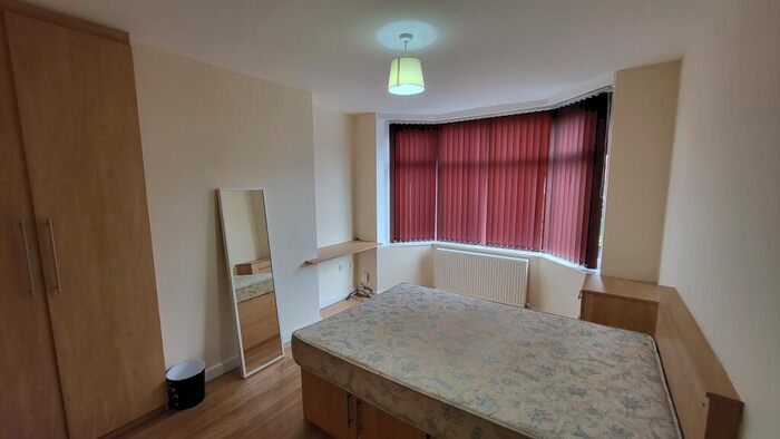 5 Bedroom Semi-Detached House To Rent In Leeshall Crescent, Fallowfield, M14