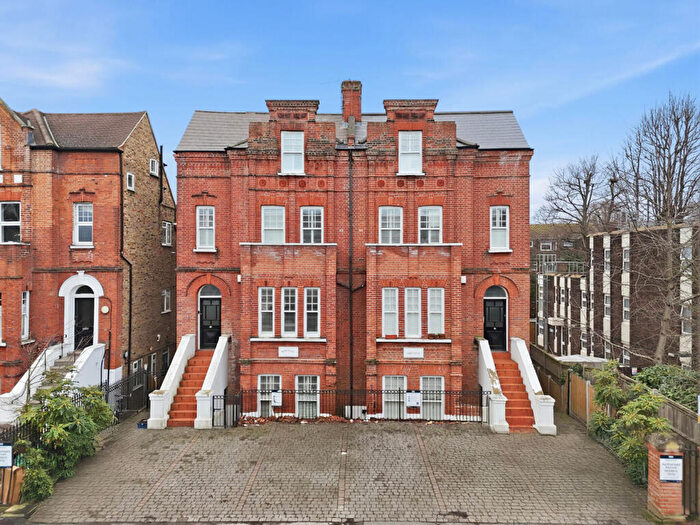 2 Bedroom Apartment For Sale In Hermon Hill, Wanstead, E11