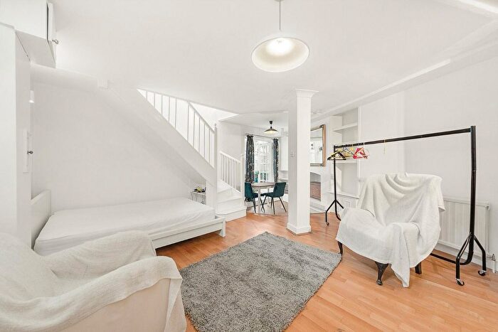 Studio To Rent In Greyhound Road, Hammersmith, London, W6