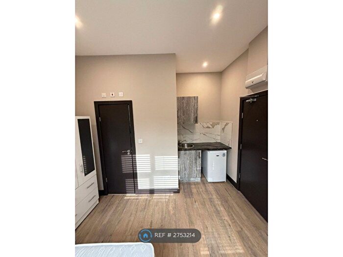 Studio To Rent In Marsh Road, Pinner, HA5
