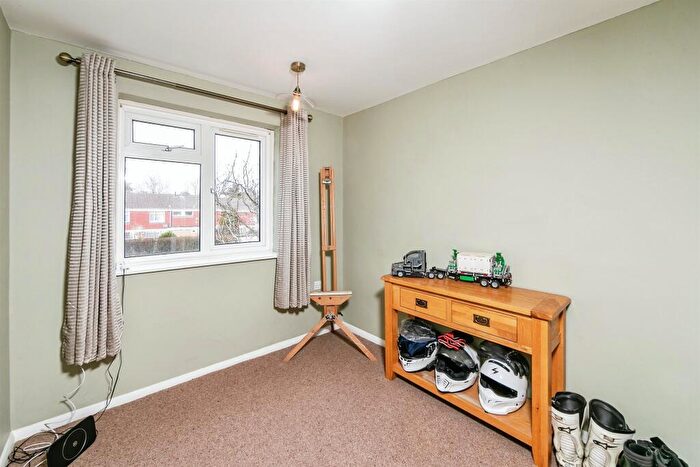 2 Bedroom Flat For Sale In Langdale Gardens, Earley, Reading, RG6