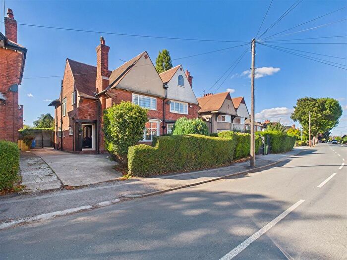 3 Bedroom Semi-Detached House For Sale In Barrow Lane, Hessle, HU13