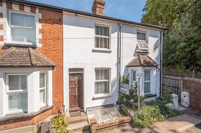 3 Bedroom Terraced House For Sale In Acacia Road, Guildford, GU1