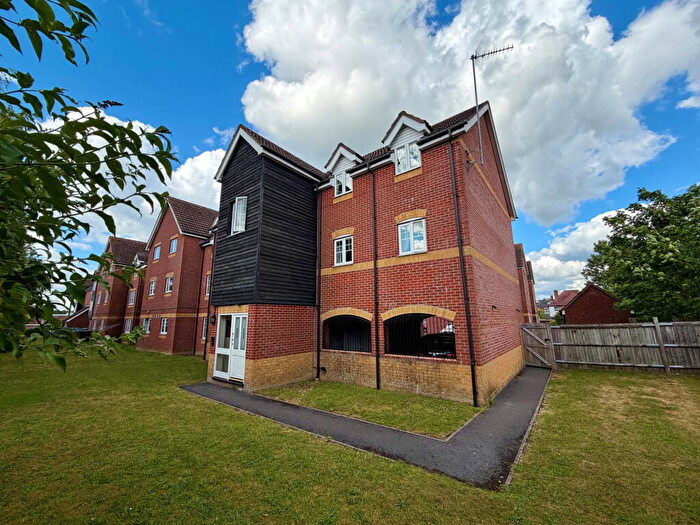 2 Bedroom Flat To Rent In Harbury Court Newbury, RG14