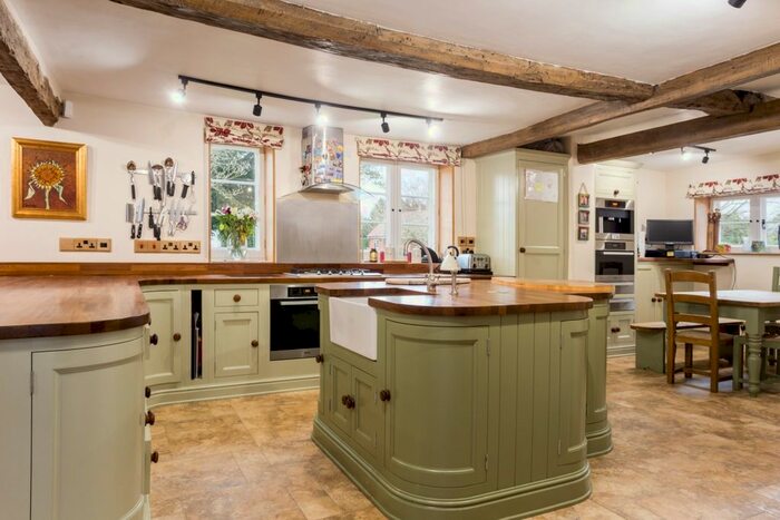 5 Bedroom Detached House To Rent In Sedgeberrow, Evesham, WR11