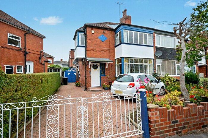 3 Bedroom Semi-detached House For Sale In Grange Park Grove, Leeds, West Yorkshire, LS8
