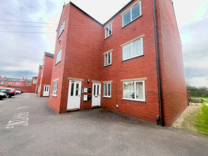 2 Bedroom Flat To Rent In Riverside Lawns, Lincoln, LN5