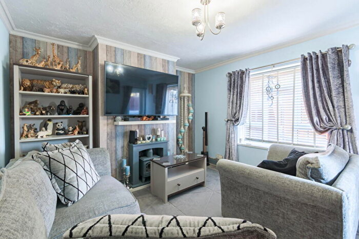 2 Bedroom Flat For Sale In Broxburn Drive, South Ockendon, RM15