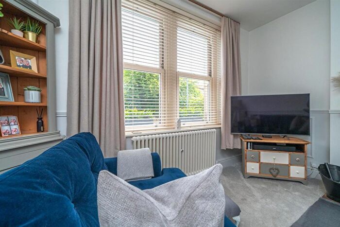 3 Bedroom End Terrace House For Sale In Brooklands, Buxton, SK17
