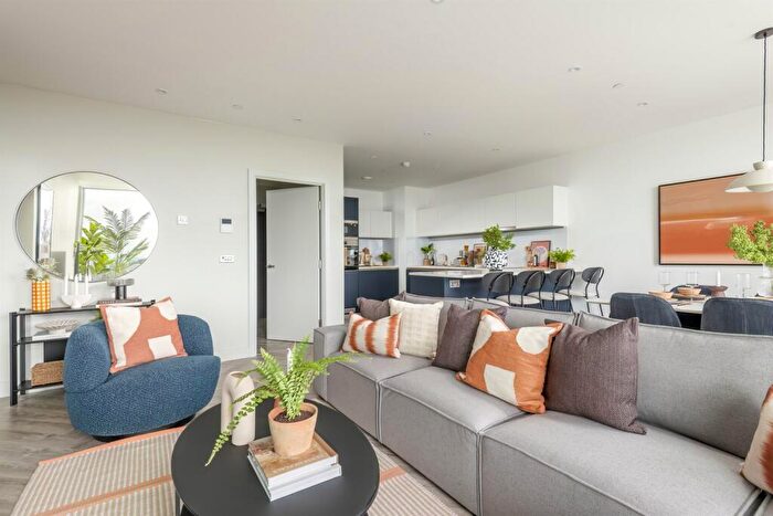 2 Bedroom Apartment To Rent In Courtland, Colliers Yard, M3