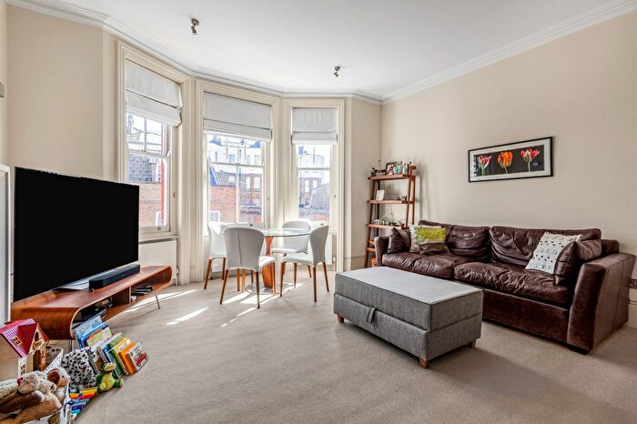 2 Bedroom Flat To Rent In Abingdon Road, Kensington, London, W8
