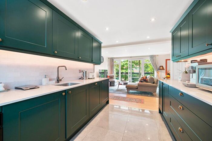 2 Bedroom Apartment For Sale In Woodsome Lodge, Weybridge, KT13