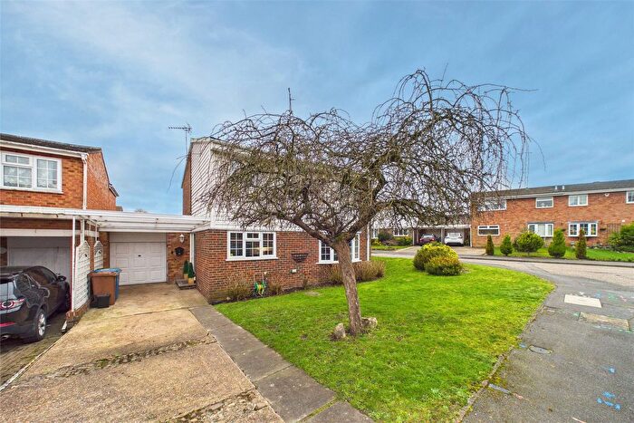 4 Bedroom Link Detached House For Sale In Wylam, Bracknell, Berkshire, RG12