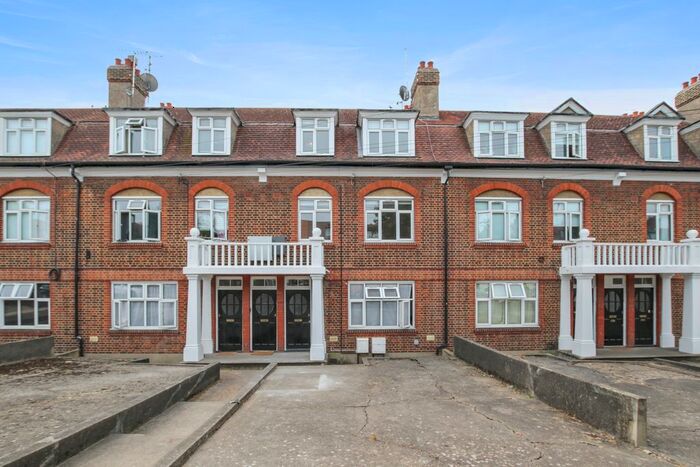 4 Bedroom Maisonette To Rent In Southcroft Road (), Tooting, SW16