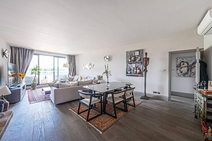 2 Bedroom Flat To Rent In Chelsea Crescent, Chelsea, London, SW10