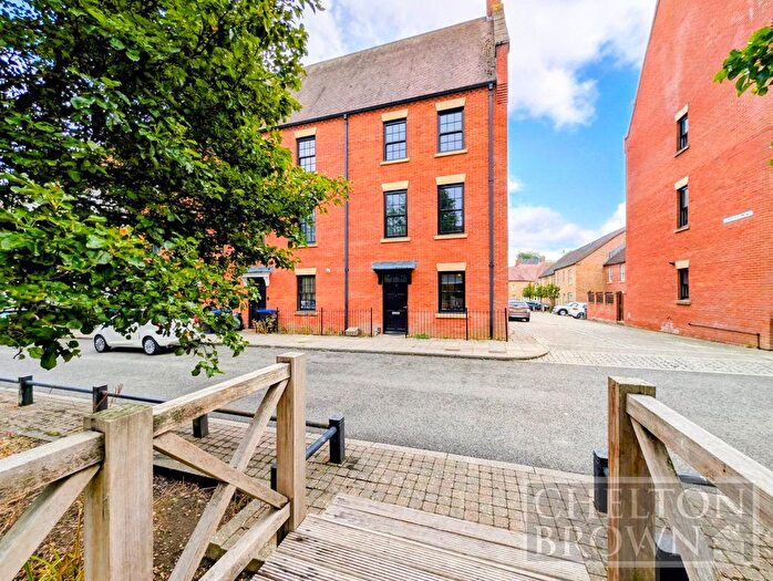 4 Bedroom End Of Terrace House For Sale In Clickers Drive, Upton, Northampton, NN5
