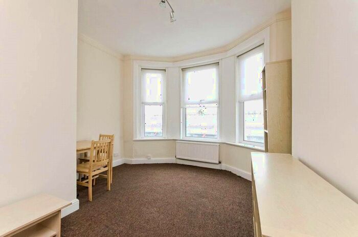 1 Bedroom Apartment To Rent In High Road, London, N12