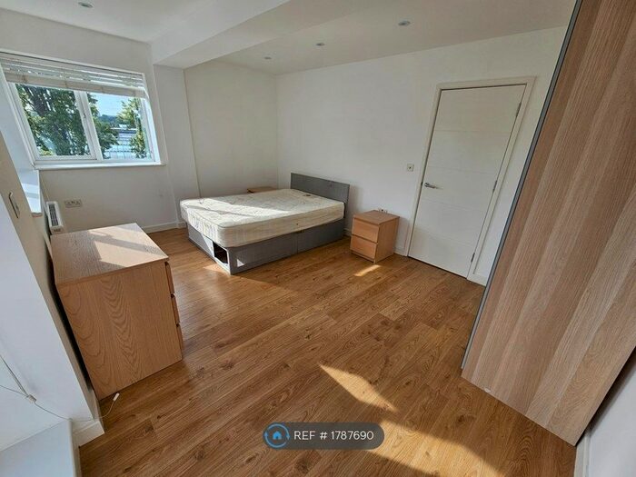 2 Bedroom Flat To Rent In Mount Pleasant, Wembley, HA0