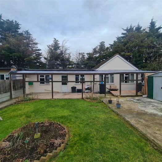 2 Bedroom Bungalow To Rent In Benton Road, Ilford, IG1