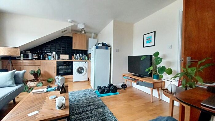 1 Bedroom Flat To Rent In Newington Green Road, Islington, N1