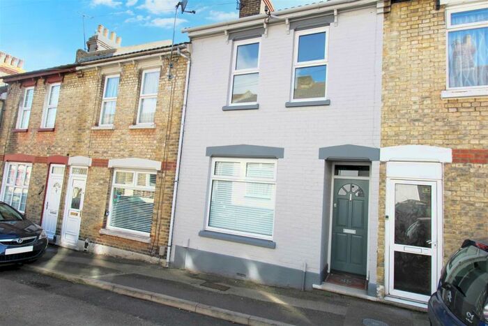 3 Bedroom House To Rent In Ingle Road, Chatham, ME4