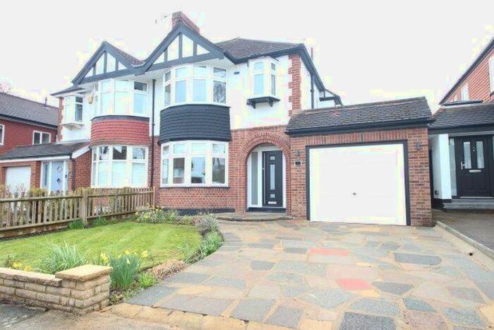 4 Bedroom Property To Rent In Manor Close, Worcester Park, KT4