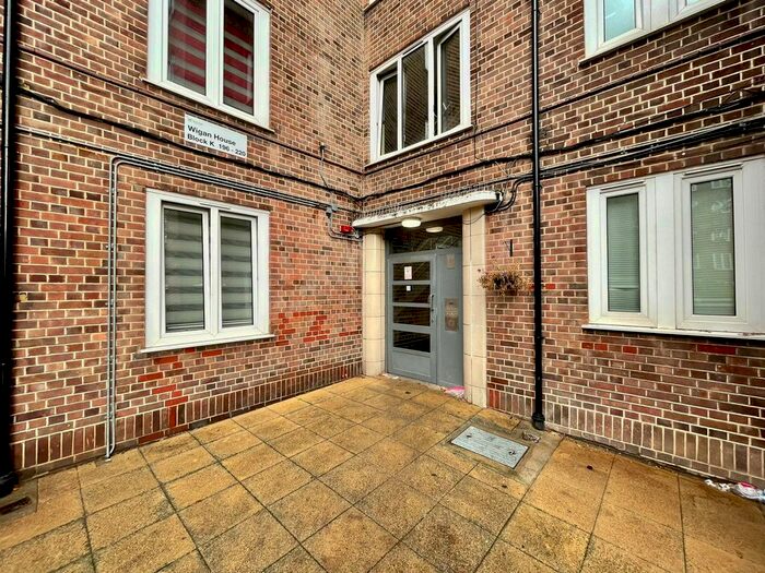 4 Bedroom Flat To Rent In Wigan House, Warwick Grove, London, E5