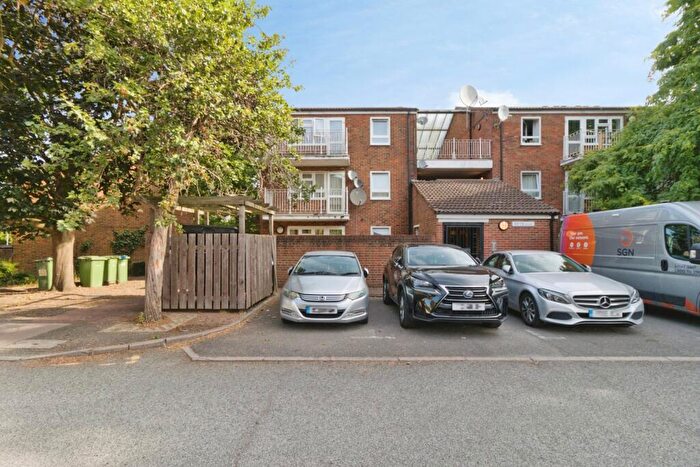 2 Bedroom Flat For Sale In Gunner Lane, London, SE18