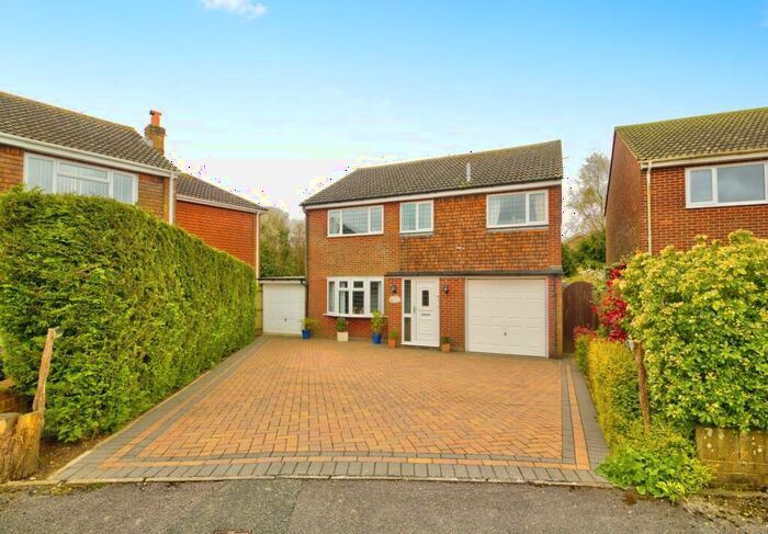 4 Bedroom Detached House For Sale In Elizabeth Drive, Capel-Le-Ferne, CT18