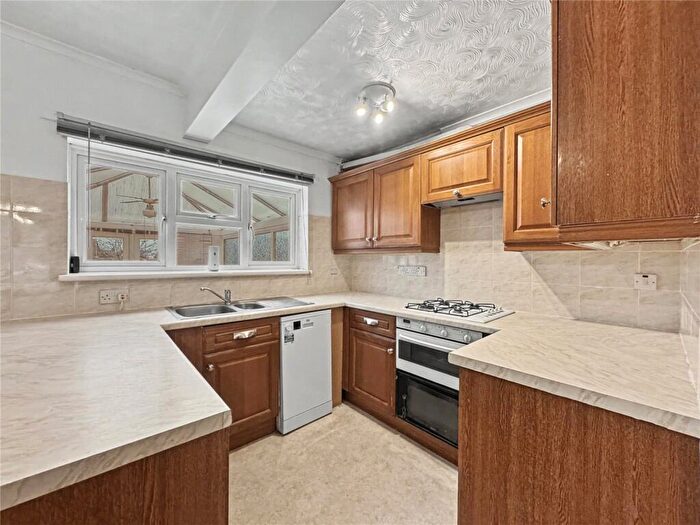 3 Bedroom Terraced House For Sale In Valley Road, Gillingham, Kent, ME7