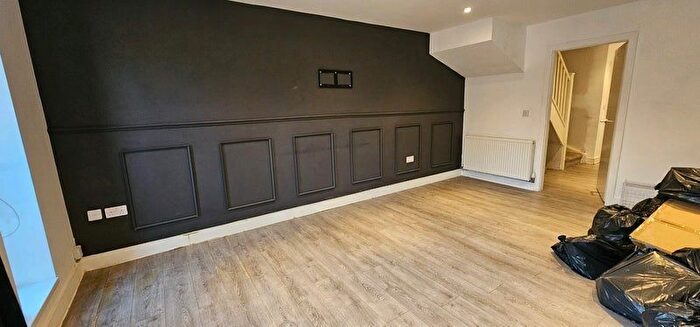 3 Bedroom End Of Terrace House To Rent In Rainsough Brow, Manchester, M25