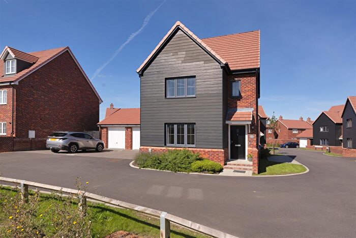 4 Bedroom Detached House For Sale In Thompson Close, Paddock Wood, Tonbridge, TN12